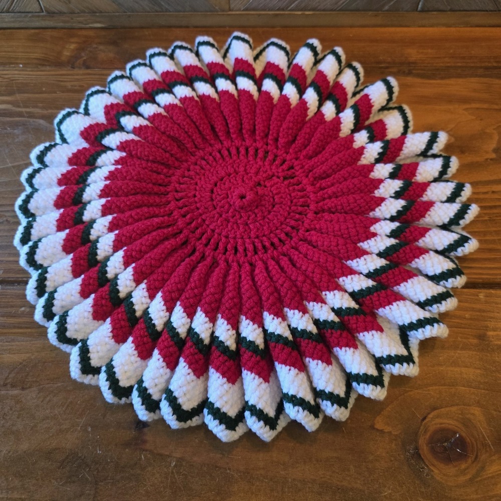 Vintage Knit Christmas Twist Doily Red Green White Peppermint Yarn 14" Chevron